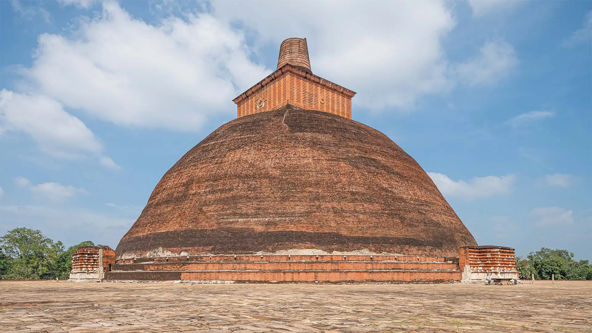 Massive Jetavanaramaya stupa under a clear blue sky.